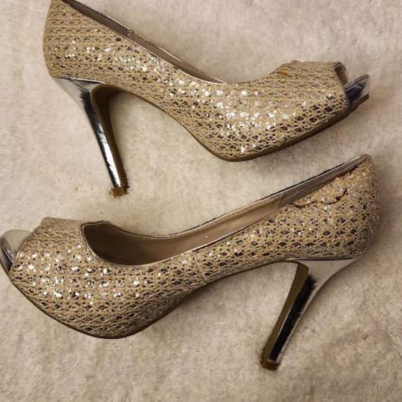 Audrey Brooke Metallic and Lace Peep Toe Heel - Picture 4 of 8